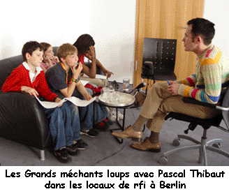 Les jeunes reporters du Grand mchant loup rencontre Pascal Thibaut, correspondant de Radio France Internationale en Allemagne.